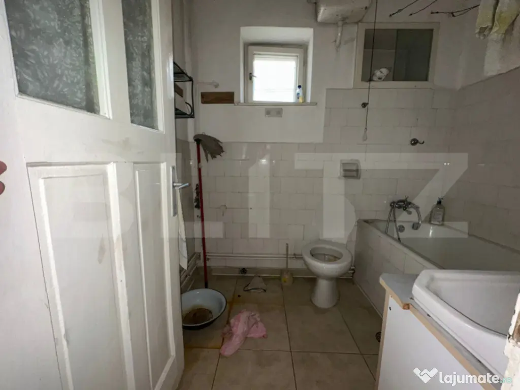 Oportunitate investițională: Casă cu subsol, parter, etaj