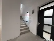Casă / Vilă cu 4 camere de vânzare 
