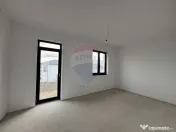 Casă / Vilă cu 4 camere de vânzare 