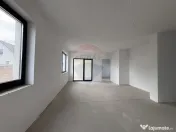 Casă / Vilă cu 4 camere de vânzare 