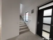 Casă / Vilă cu 4 camere de vânzare 