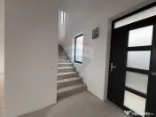 Casă / Vilă cu 4 camere de vânzare 