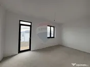 Casă / Vilă cu 4 camere de vânzare 