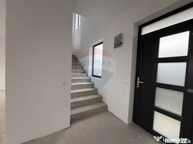 Casă / Vilă cu 4 camere de vânzare
