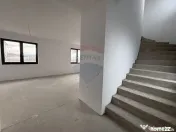 Casă / Vilă cu 4 camere de vânzare 