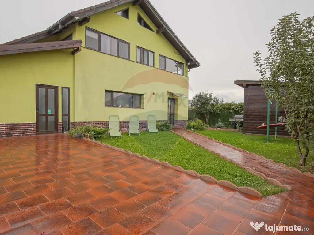 Vila cu 9 dormitoare şi 7 băi în Stupini, Brașov