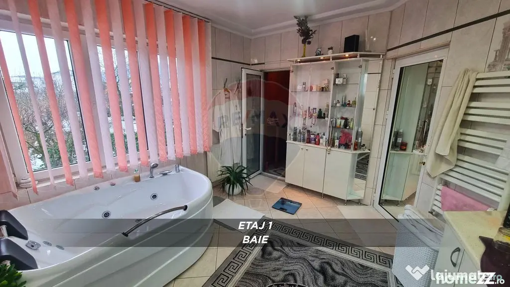 Casă / Vilă cu 10 camere de vânzare în SIGHETUL MARMA... - Sighetu Marmatiei (Maramures)