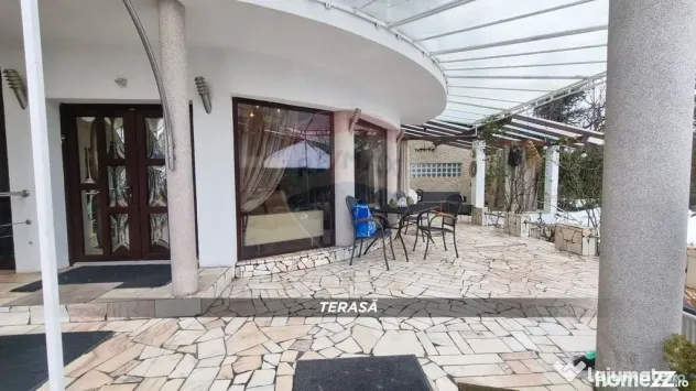 Casă / Vilă cu 10 camere de vânzare în SIGHETUL MARMA...