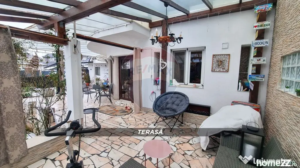 Casă / Vilă cu 10 camere de vânzare în SIGHETUL MARMA...