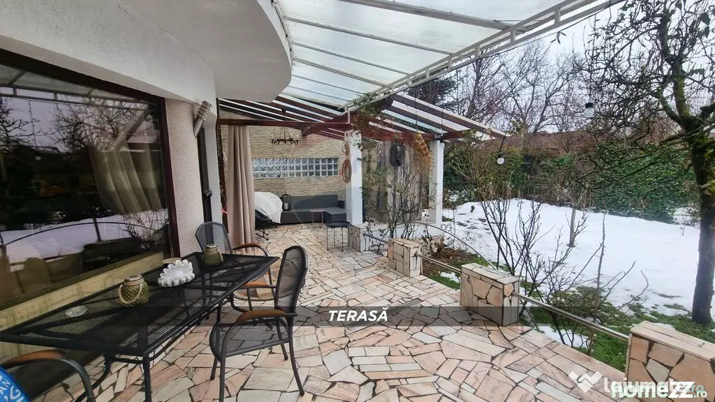 Casă / Vilă cu 10 camere de vânzare în SIGHETUL MARMA...