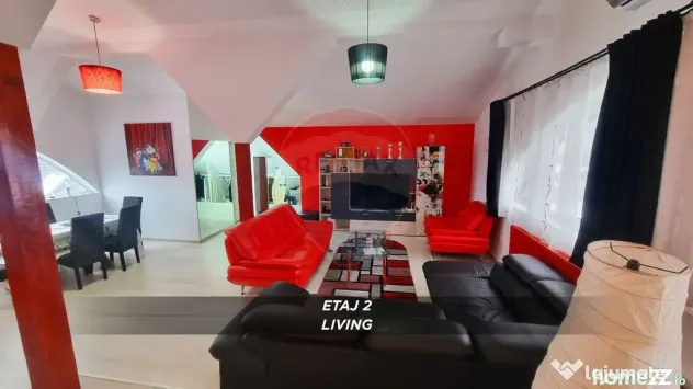 Casă / Vilă cu 10 camere de vânzare în SIGHETUL MARMA...