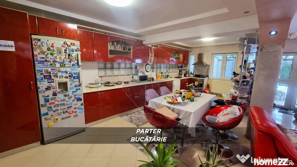 Casă / Vilă cu 10 camere de vânzare în SIGHETUL MARMA...