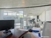 Clădire modernă, versatilă, cu terasă panoramică – lo 