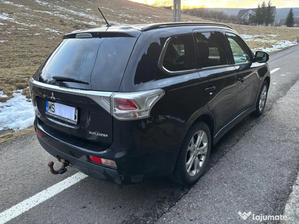 Mitsubishi Outlander 2013 4WD, automat, diesel, 7 locuri