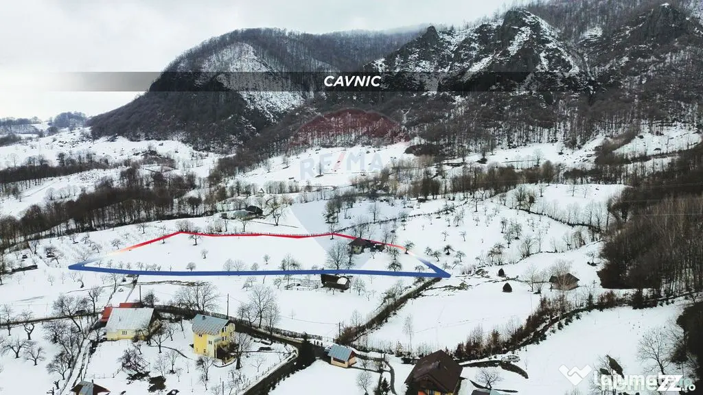 Teren 826mp in CAVNIC zona Pietrele Soimului cu o priveli...