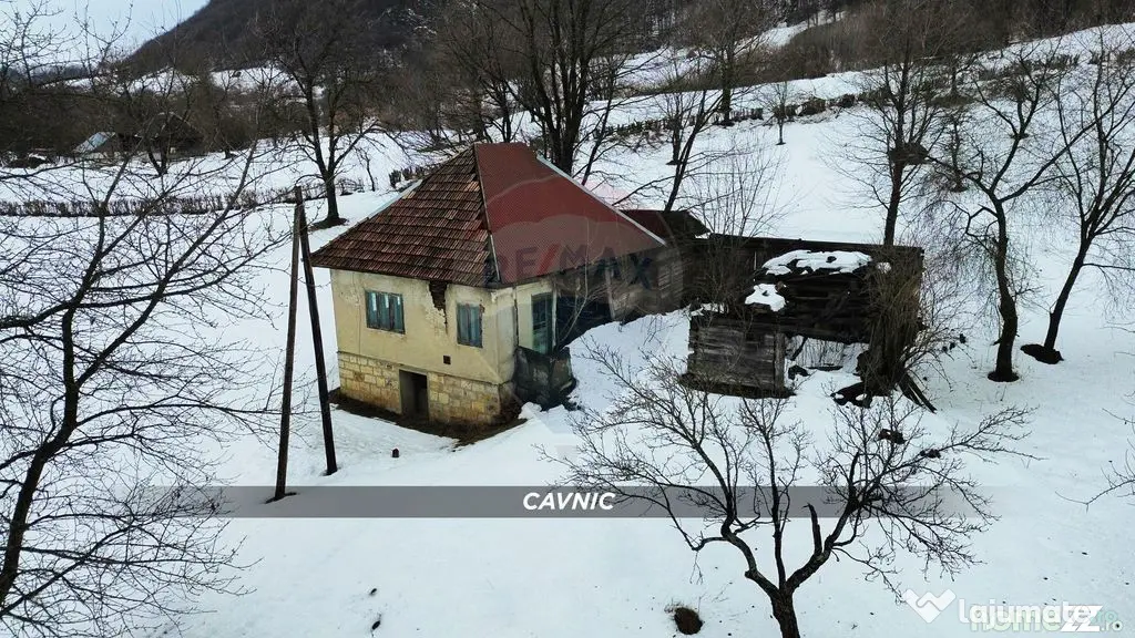 Teren 826mp in CAVNIC zona Pietrele Soimului cu o priveli...