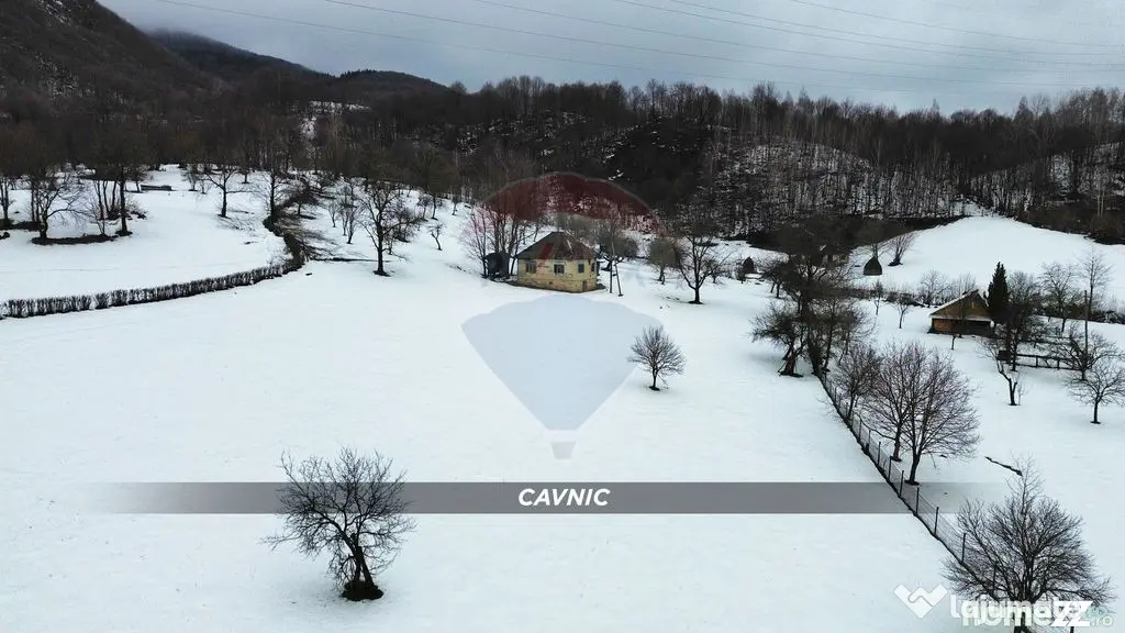 Teren 826mp in CAVNIC zona Pietrele Soimului cu o priveli...