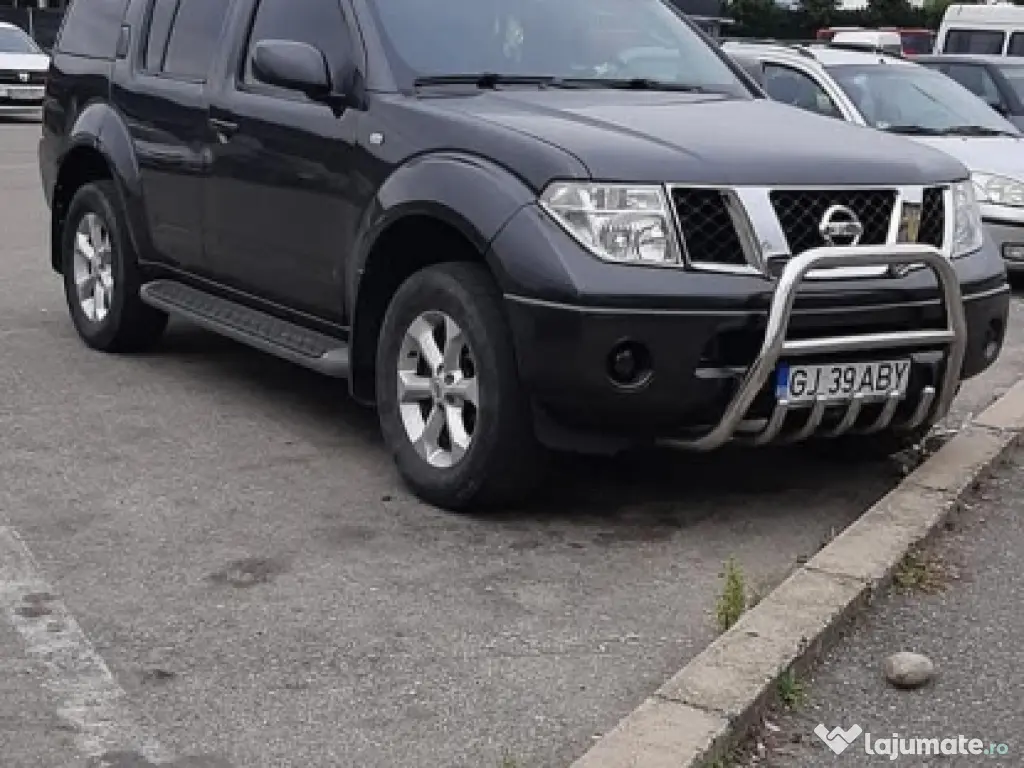 Vând Nissan Pathfinder 4x4, 2,5 dci 177 cp, 7 locuri, cu doar 151000 km rulați