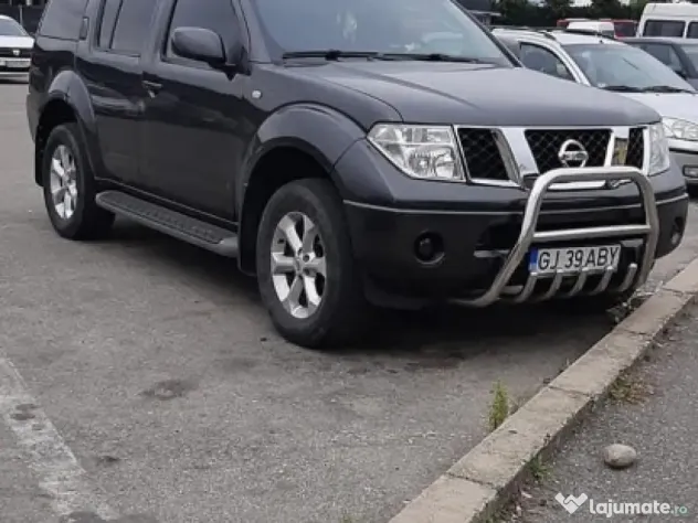 Vând Nissan Pathfinder 4x4, 2,5 dci 177 cp, 7 locuri, cu doar 151000 km rulați