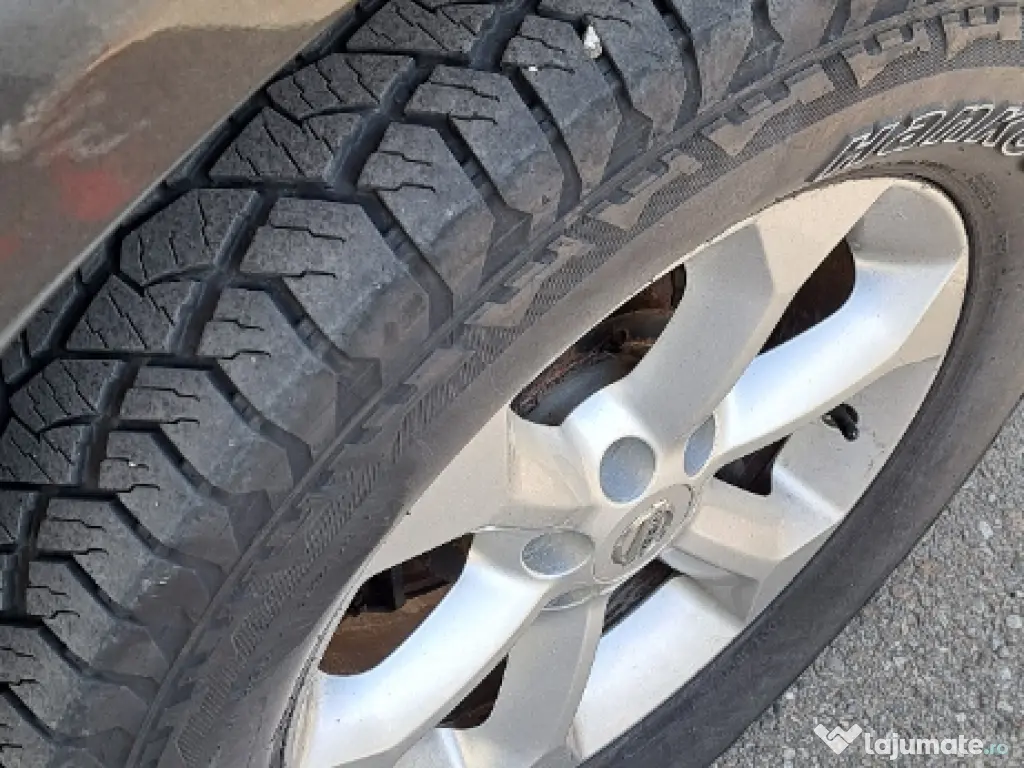 Vând Nissan Pathfinder 4x4, 2,5 dci 177 cp, 7 locuri, cu doar 151000 km rulați