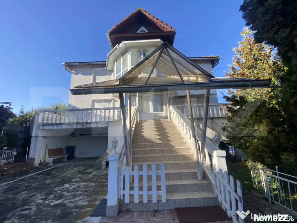 Casă spațioasă 350 mp utili, curte amenajată și garaj