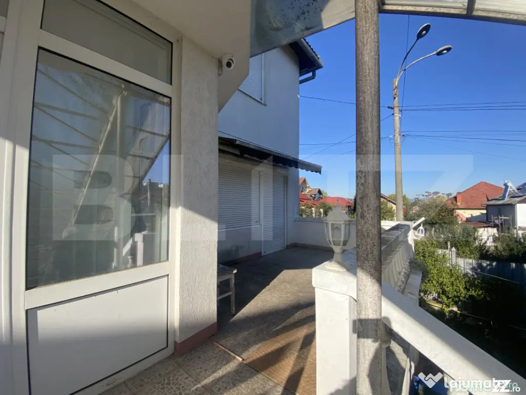 Casă spațioasă 350 mp utili, curte amenajată și garaj