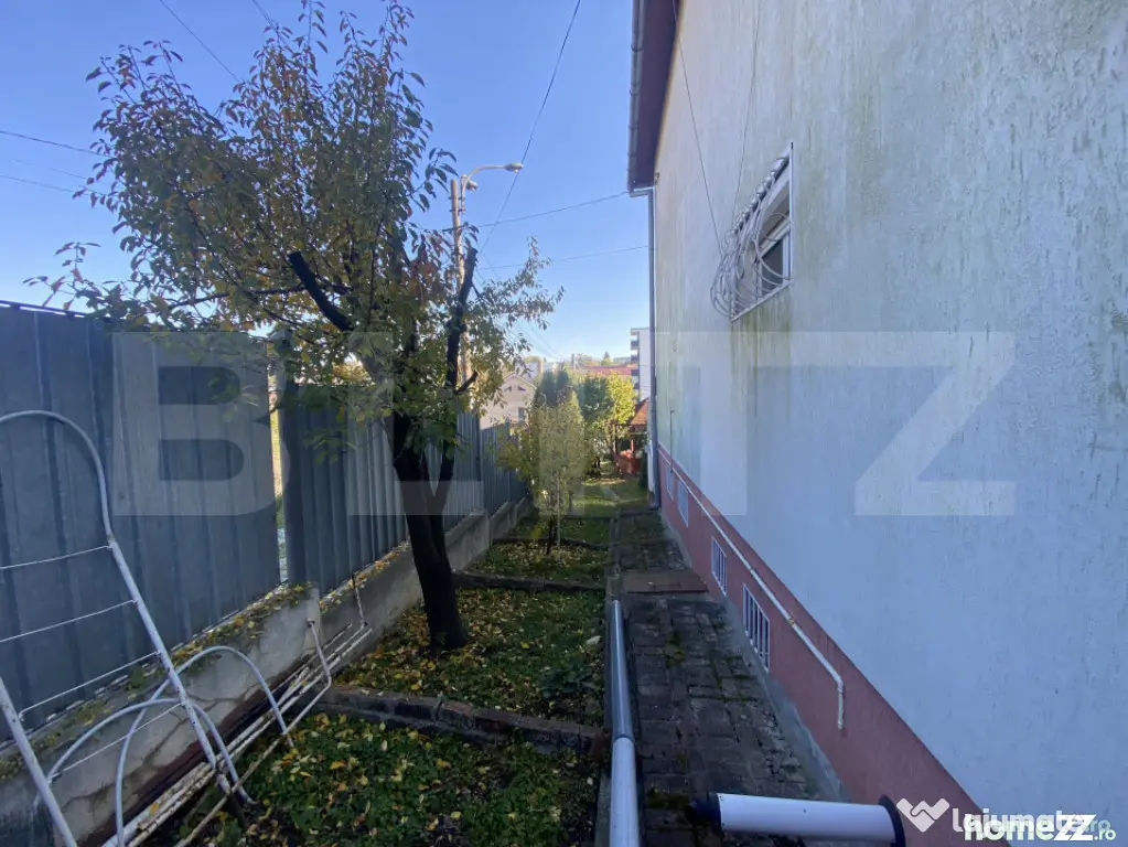 Casă spațioasă 350 mp utili, curte amenajată și garaj
