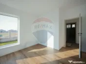 Casă pe nivel de vânzare cu 3 dormitoare, 500 mp teren ... 