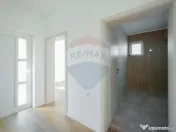 Casă pe nivel de vânzare cu 3 dormitoare, 500 mp teren ... 