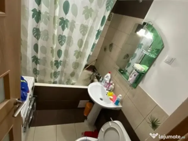 Apartament 4 camere, la 3 minute de Metrou Aparatori Patriei.