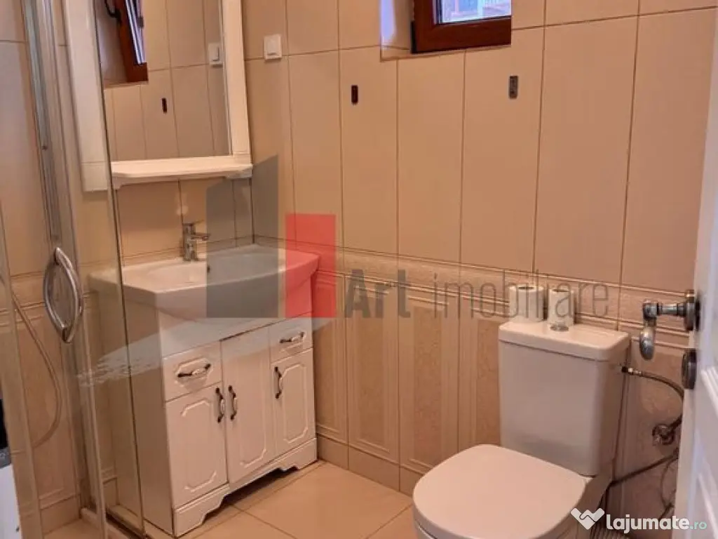 Vanzare apartament 3 camere si curte+loc de parcare Padur...