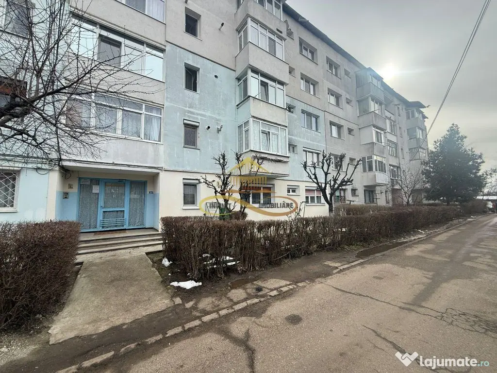 Apartament renovat 2 camere etaj 3 de vanzare Bacau