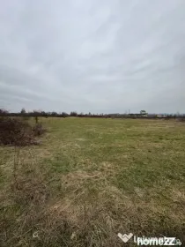Teren intravilan 72 ari, front generos 54 ml – Zona Două