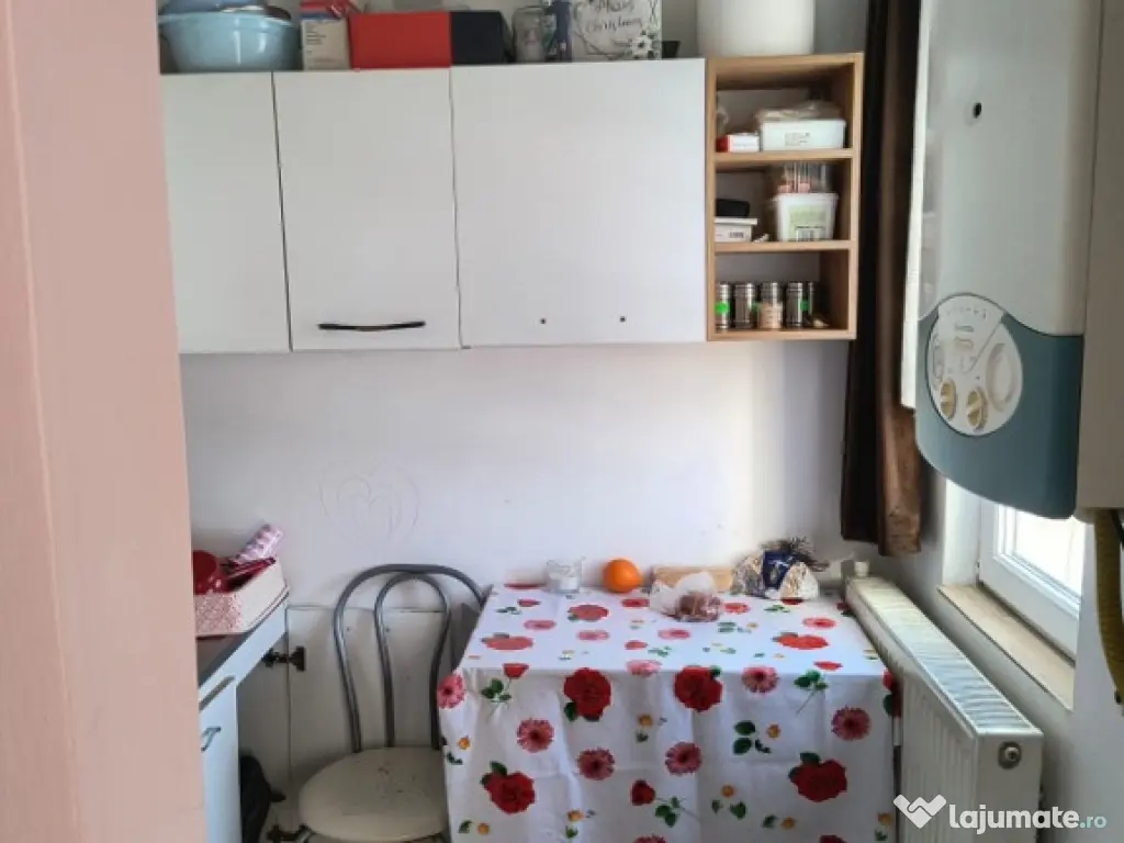 Garii, garsoniera, etaj 2