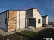 VANZARE Casă / Vilă PREMIUM 4 camere la pret normal 