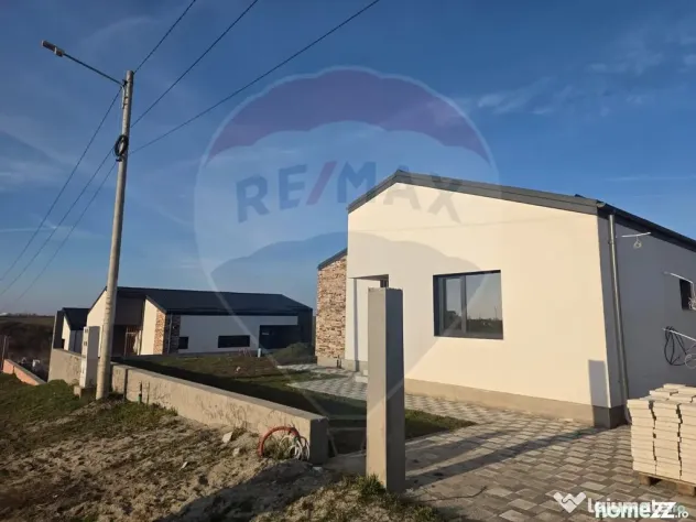 VANZARE Casă / Vilă PREMIUM 4 camere la pret normal