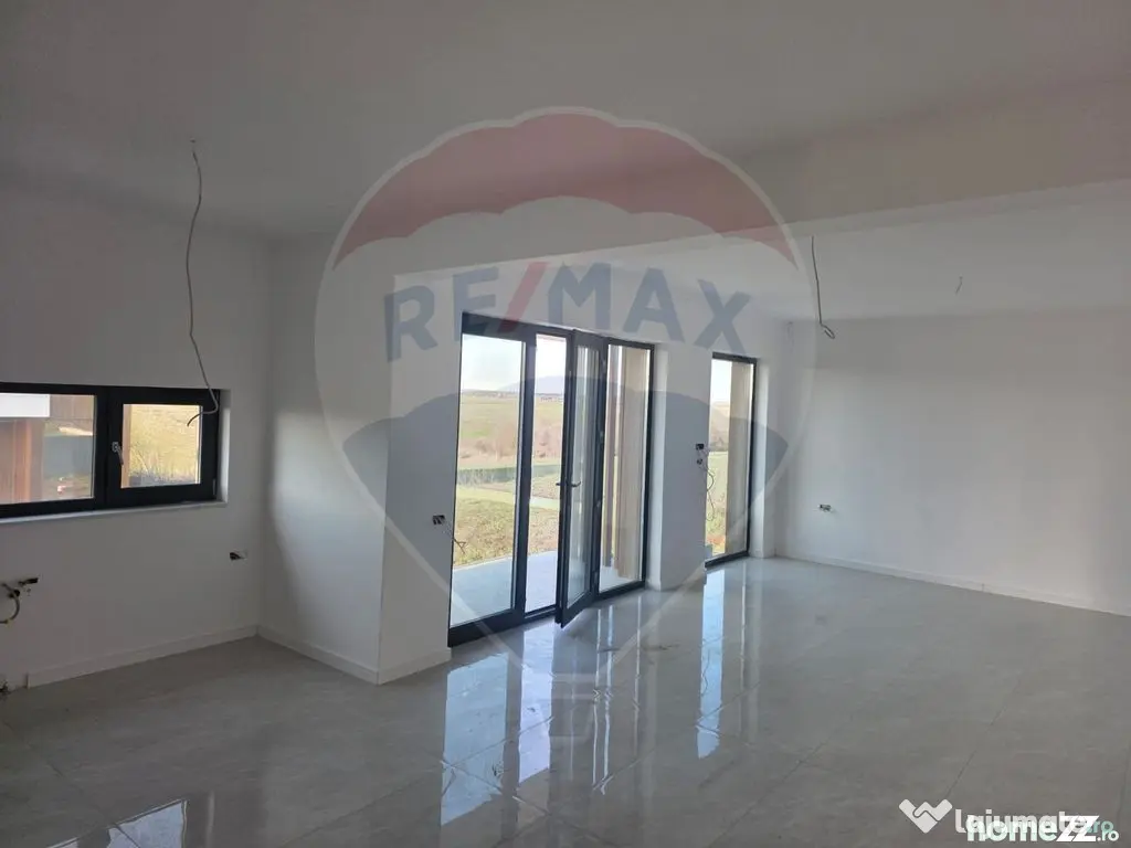 VANZARE Casă / Vilă PREMIUM 4 camere la pret normal