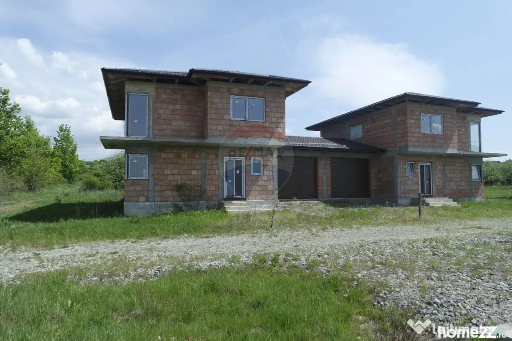 CASA CUPLATĂ DE VÂNZARE la rosu sau la semifinisat în ...