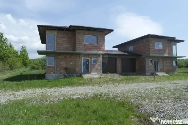 CASA CUPLATĂ DE VÂNZARE la rosu sau la semifinisat în ...