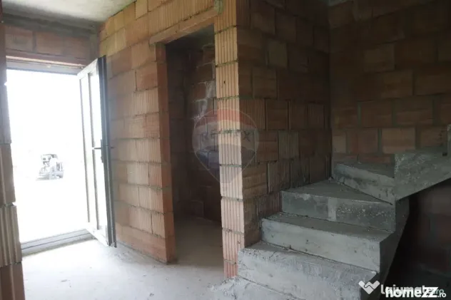 CASA CUPLATĂ DE VÂNZARE la rosu sau la semifinisat în ...