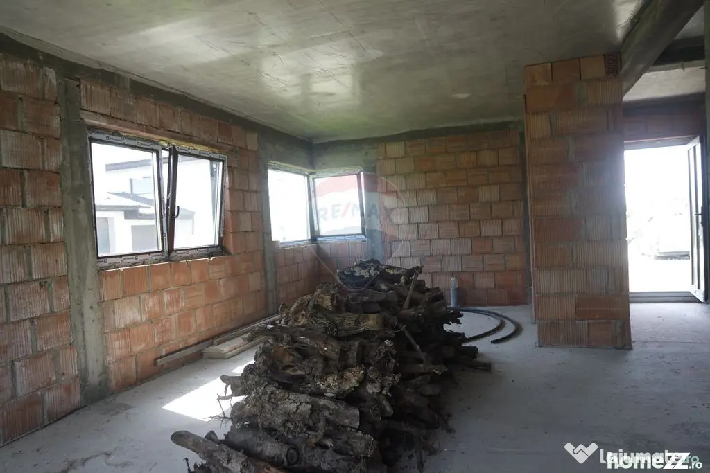 CASA CUPLATĂ DE VÂNZARE la rosu sau la semifinisat în ...