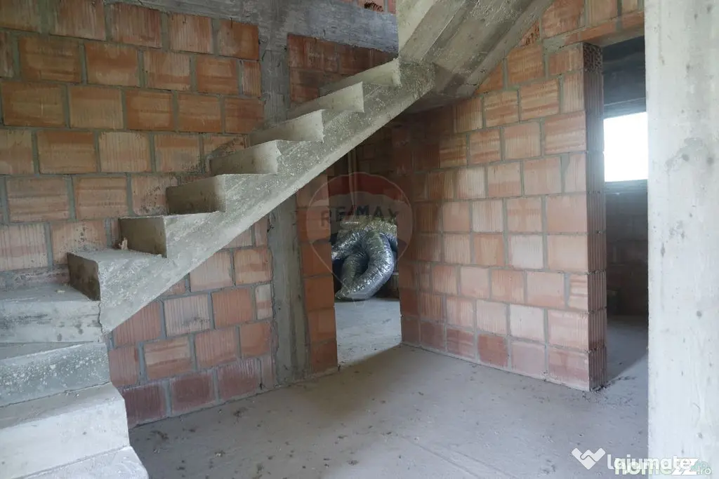 CASA CUPLATĂ DE VÂNZARE la rosu sau la semifinisat în ...