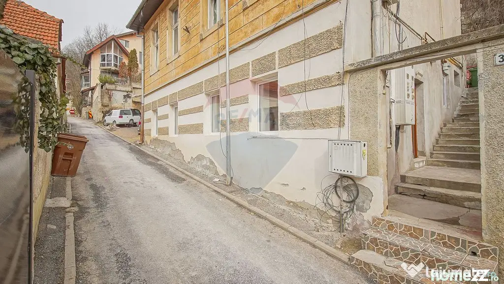Apartament 3 camere cochet, renovat, Centrul Istoric