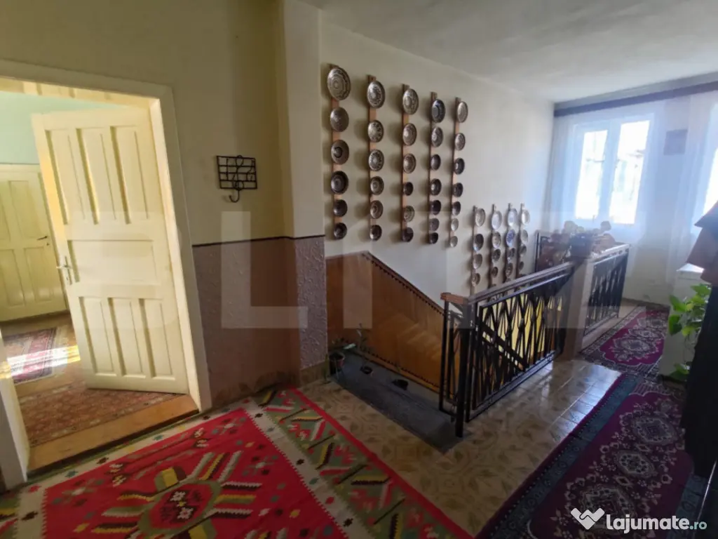 Oportunitate ! Casă renovabilă, 176 mp, teren de 530 mp, z