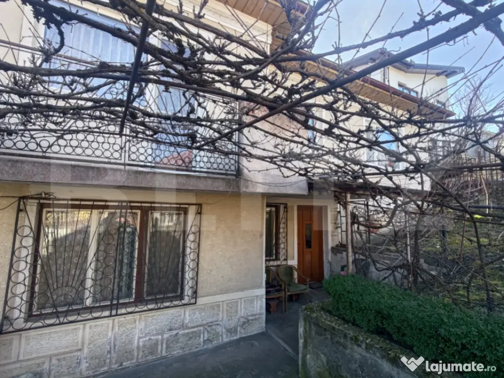 Oportunitate ! Casă renovabilă, 176 mp, teren de 530 mp, z