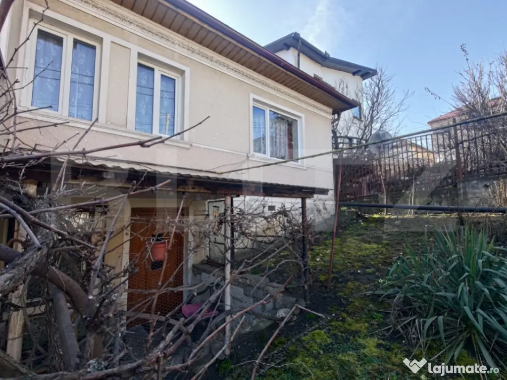 Oportunitate ! Casă renovabilă, 176 mp, teren de 530 mp, z