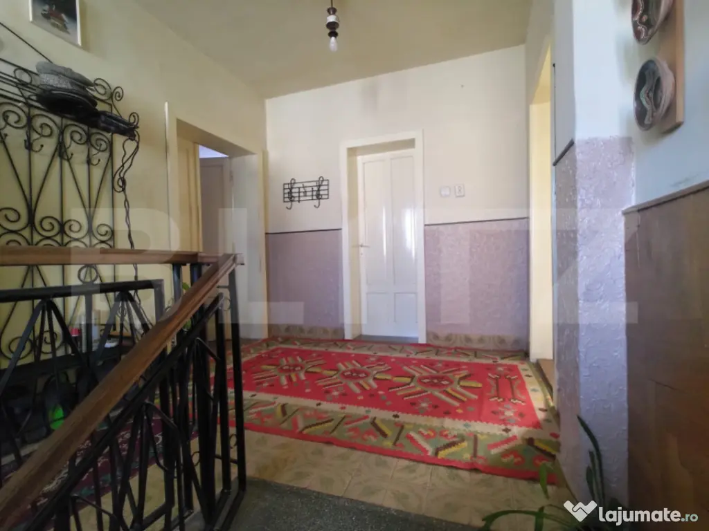 Oportunitate ! Casă renovabilă, 176 mp, teren de 530 mp, z