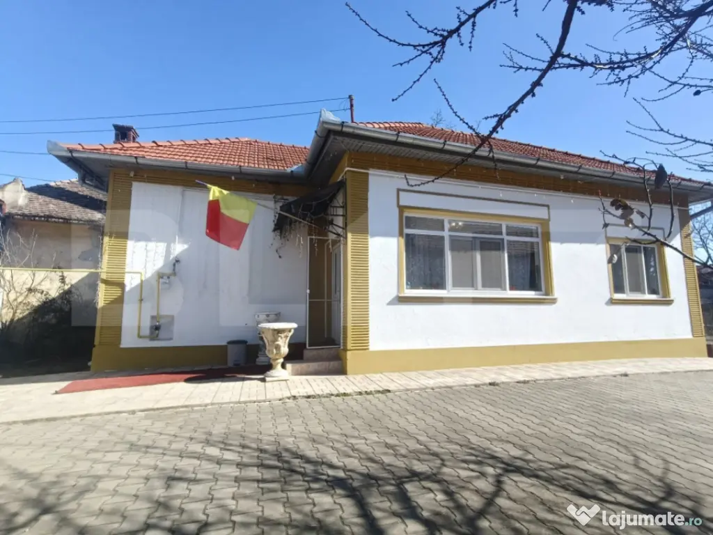 Casă în Zona Centru | 77 mp utili | Teren 854 mp | Garaj |