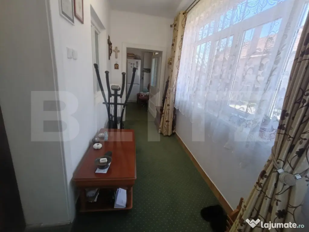 Casă în Zona Centru | 77 mp utili | Teren 854 mp | Garaj |