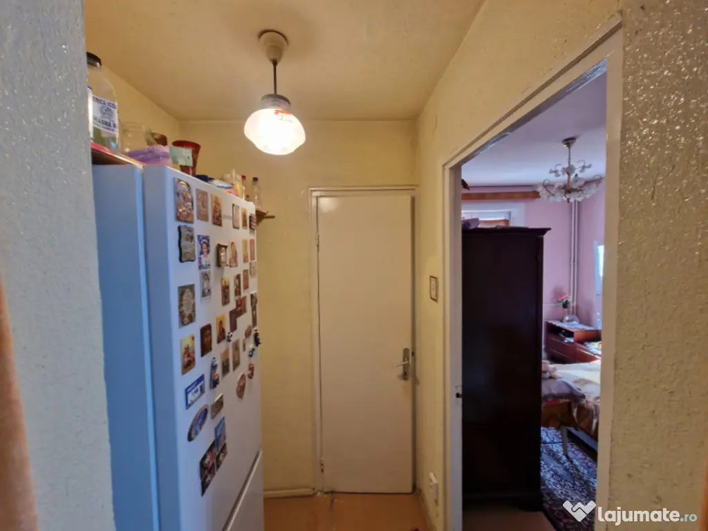 Apartament 3 camere 46 mp Ferentari - Bloc reabilitat